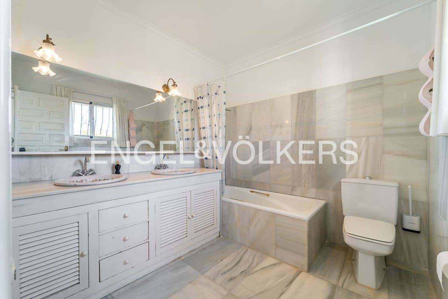 8 soveværelse Villa til salg i Estepona med swimmingpool garage - € 795.000 (Ref: 9747488)