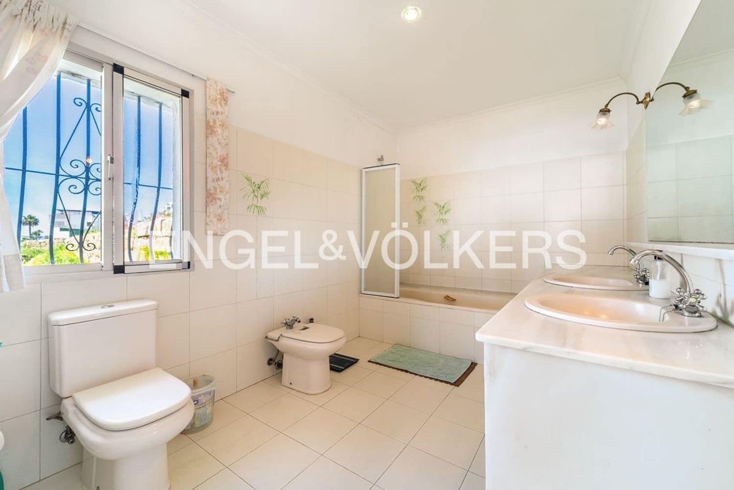 8 soveværelse Villa til salg i Estepona med swimmingpool garage - € 795.000 (Ref: 9747488)