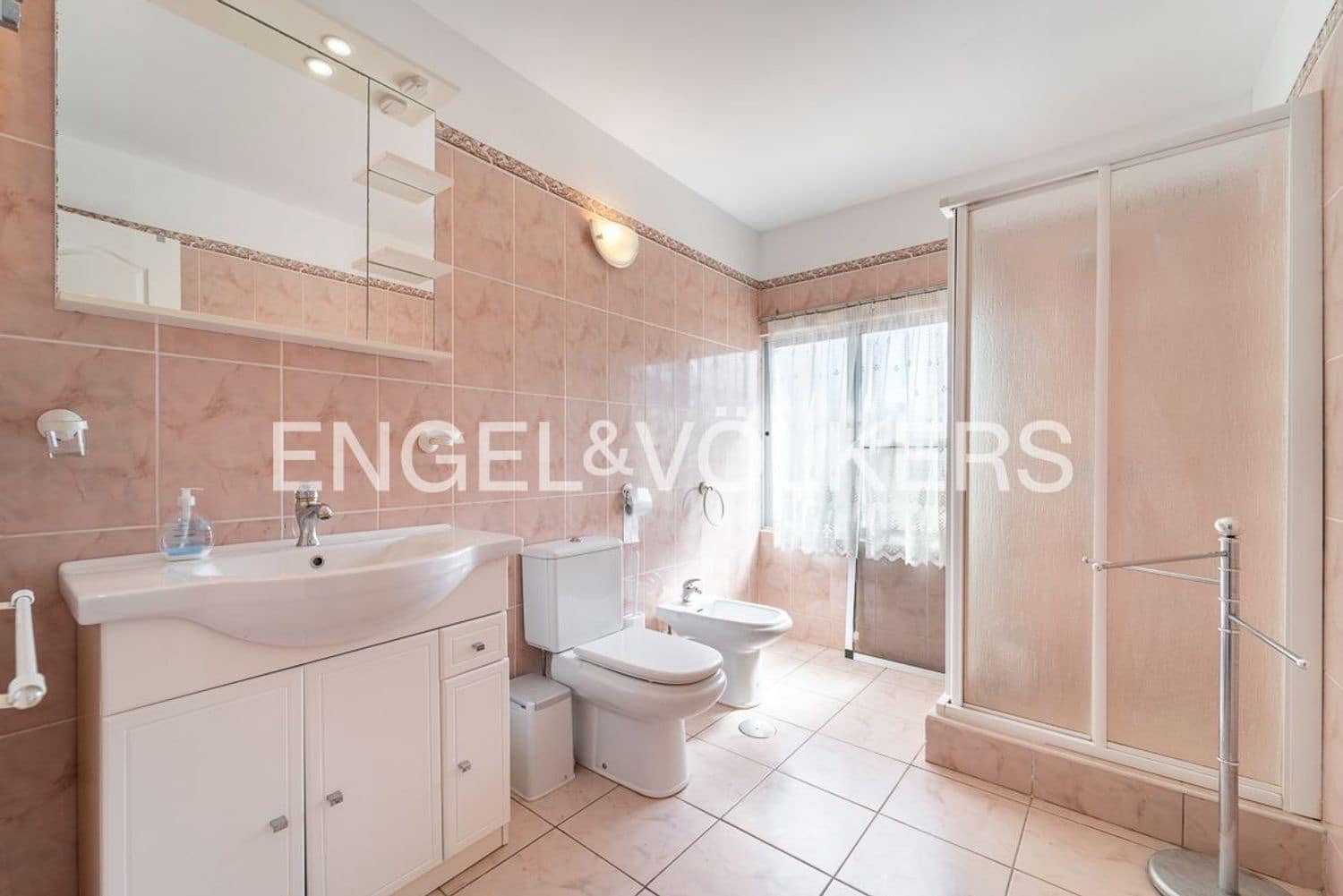 8 soveværelse Villa til salg i Estepona med swimmingpool garage - € 795.000 (Ref: 9747488)