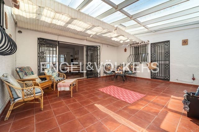 8 soveværelse Villa til salg i Buenas Noches, Estepona med swimmingpool garage - € 795.000 (Ref: 9747488)