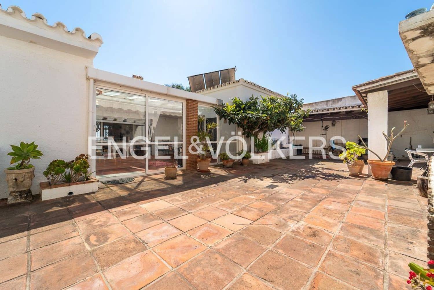 8 soveværelse Villa til salg i Estepona med swimmingpool garage - € 795.000 (Ref: 9747488)