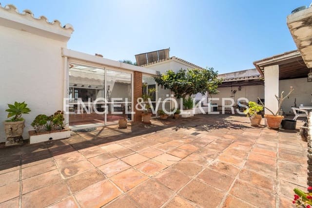 8 soveværelse Villa til salg i Buenas Noches, Estepona med swimmingpool garage - € 795.000 (Ref: 9747488)