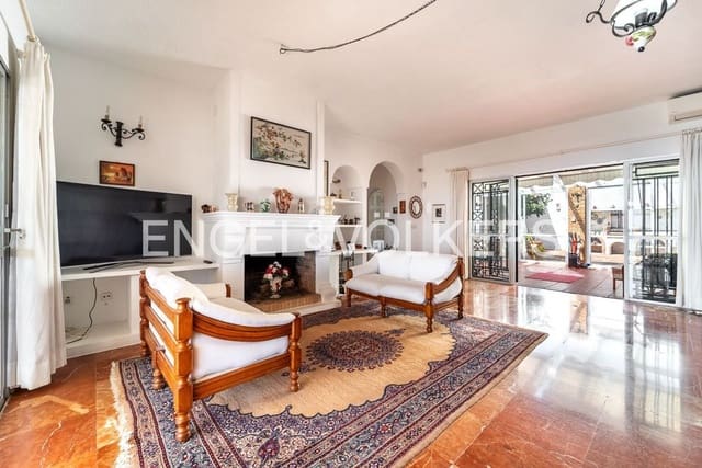 8 soveværelse Villa til salg i Buenas Noches, Estepona med swimmingpool garage - € 795.000 (Ref: 9747488)