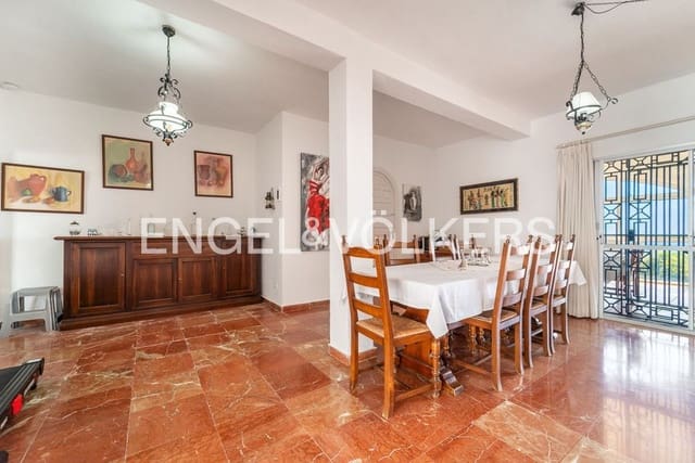 8 soveværelse Villa til salg i Buenas Noches, Estepona med swimmingpool garage - € 795.000 (Ref: 9747488)