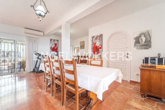 8 soveværelse Villa til salg i Buenas Noches, Estepona med swimmingpool garage - € 795.000 (Ref: 9747488)