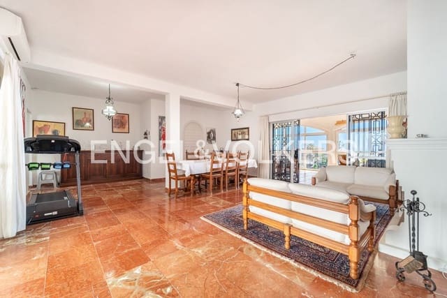 8 soveværelse Villa til salg i Buenas Noches, Estepona med swimmingpool garage - € 795.000 (Ref: 9747488)