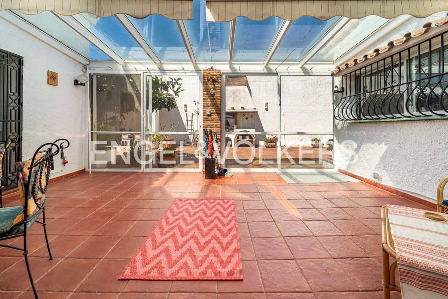 8 soveværelse Villa til salg i Estepona med swimmingpool garage - € 795.000 (Ref: 9747488)