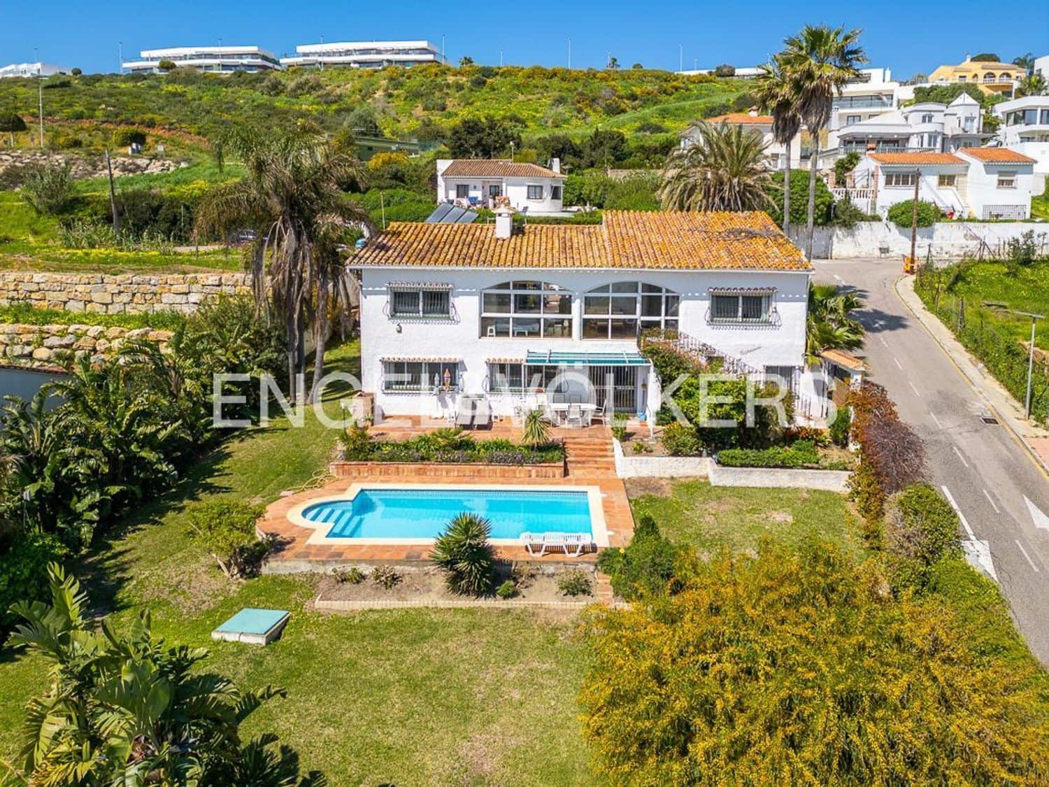 8 soveværelse Villa til salg i Estepona med swimmingpool garage - € 795.000 (Ref: 9747488)