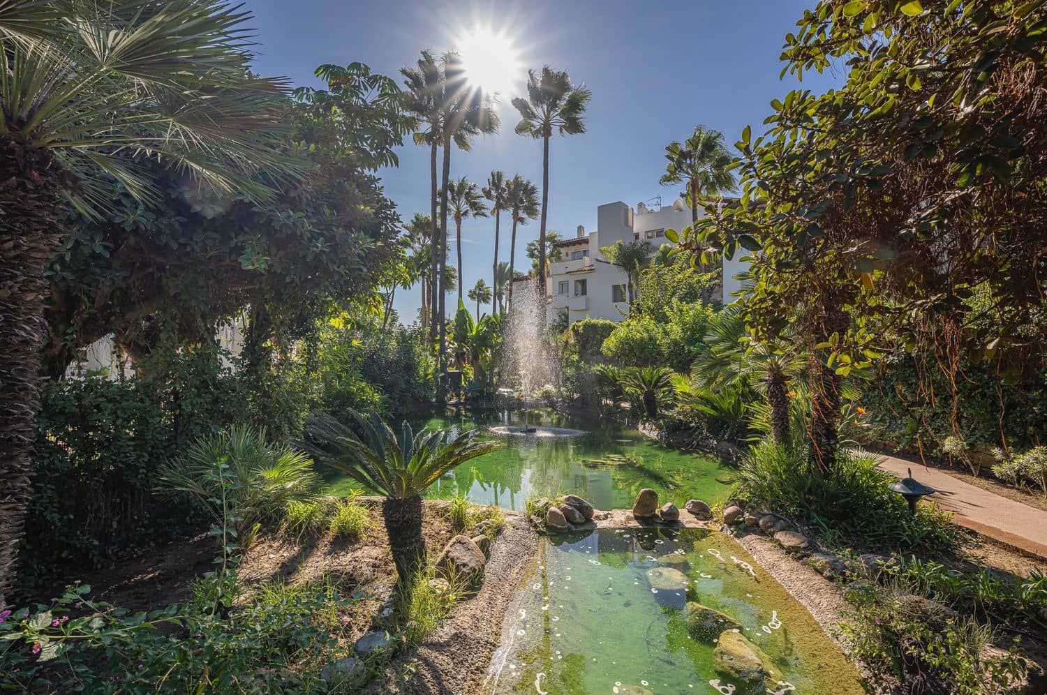 3 bedroom Apartment for sale in Costalita with pool garage - € 1,495,000 (Ref: 9751504)