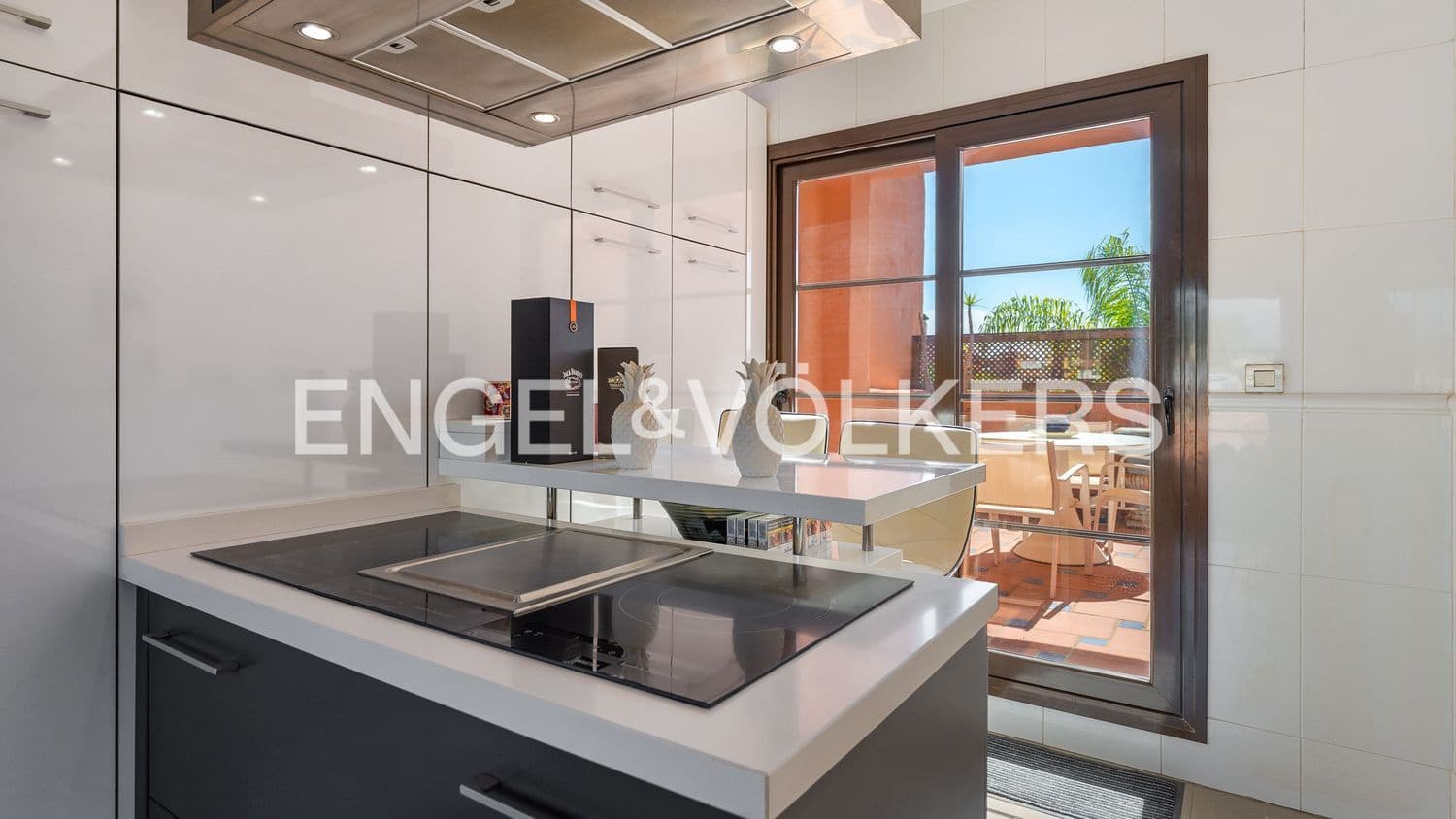 3 bedroom Apartment for sale in New Golden Mile with pool garage - € 785,000 (Ref: 9751505)