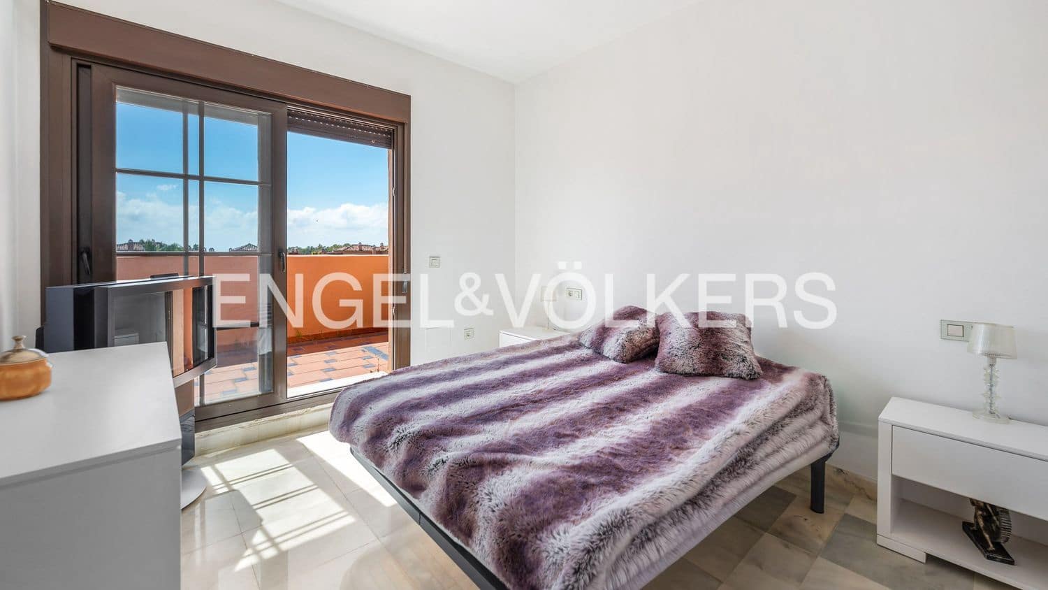 3 bedroom Apartment for sale in New Golden Mile with pool garage - € 785,000 (Ref: 9751505)