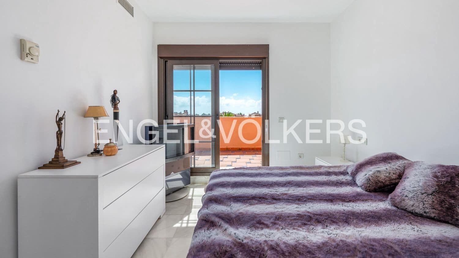 3 bedroom Apartment for sale in New Golden Mile with pool garage - € 785,000 (Ref: 9751505)