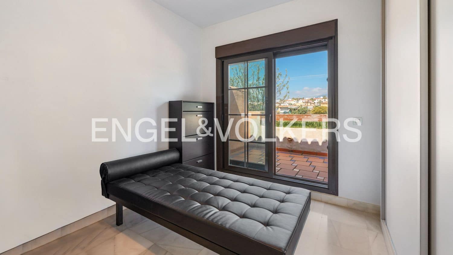 3 bedroom Apartment for sale in New Golden Mile with pool garage - € 785,000 (Ref: 9751505)