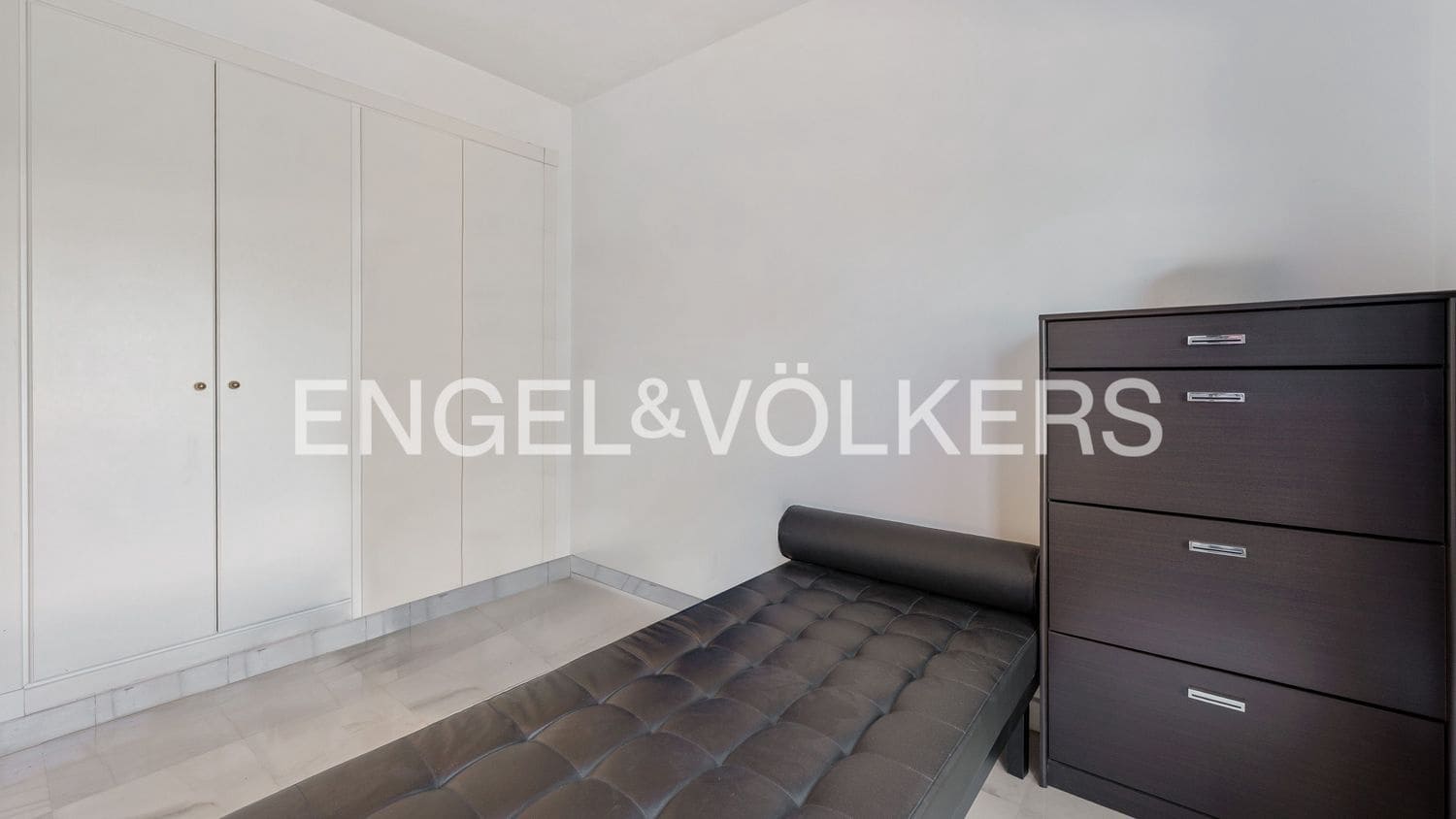 3 bedroom Apartment for sale in New Golden Mile with pool garage - € 785,000 (Ref: 9751505)