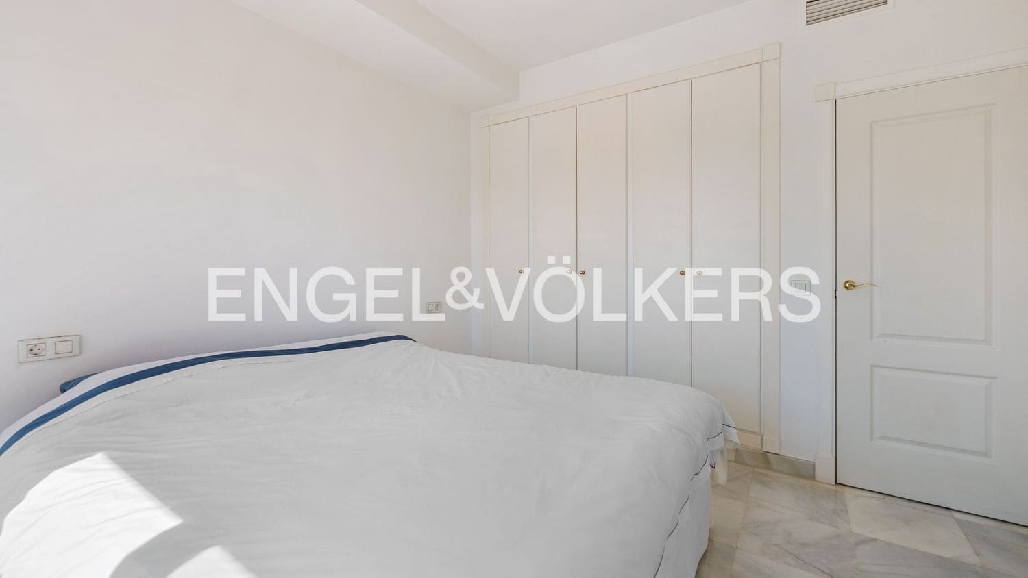 3 bedroom Apartment for sale in New Golden Mile with pool garage - € 785,000 (Ref: 9751505)