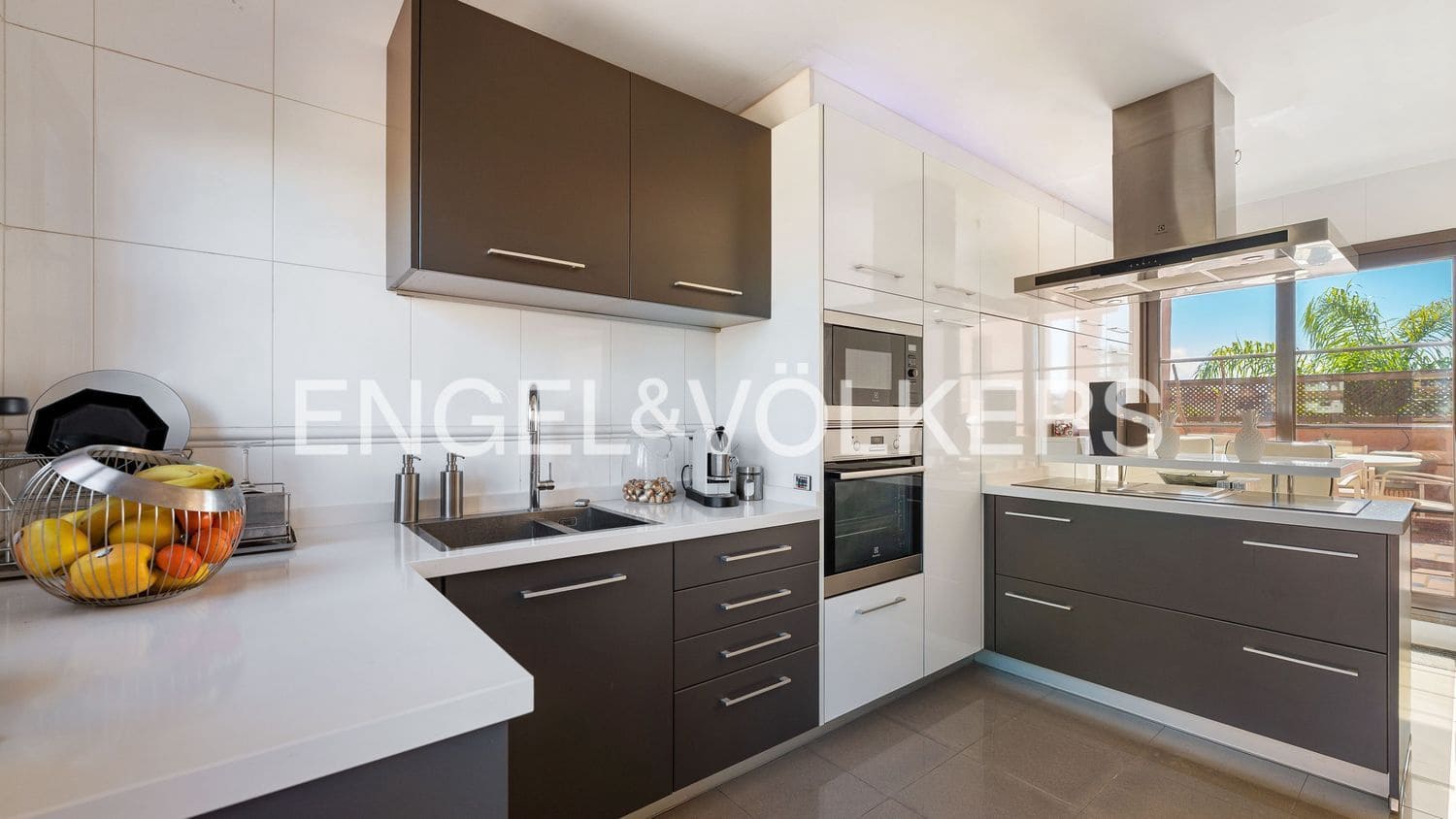 3 bedroom Apartment for sale in New Golden Mile with pool garage - € 785,000 (Ref: 9751505)