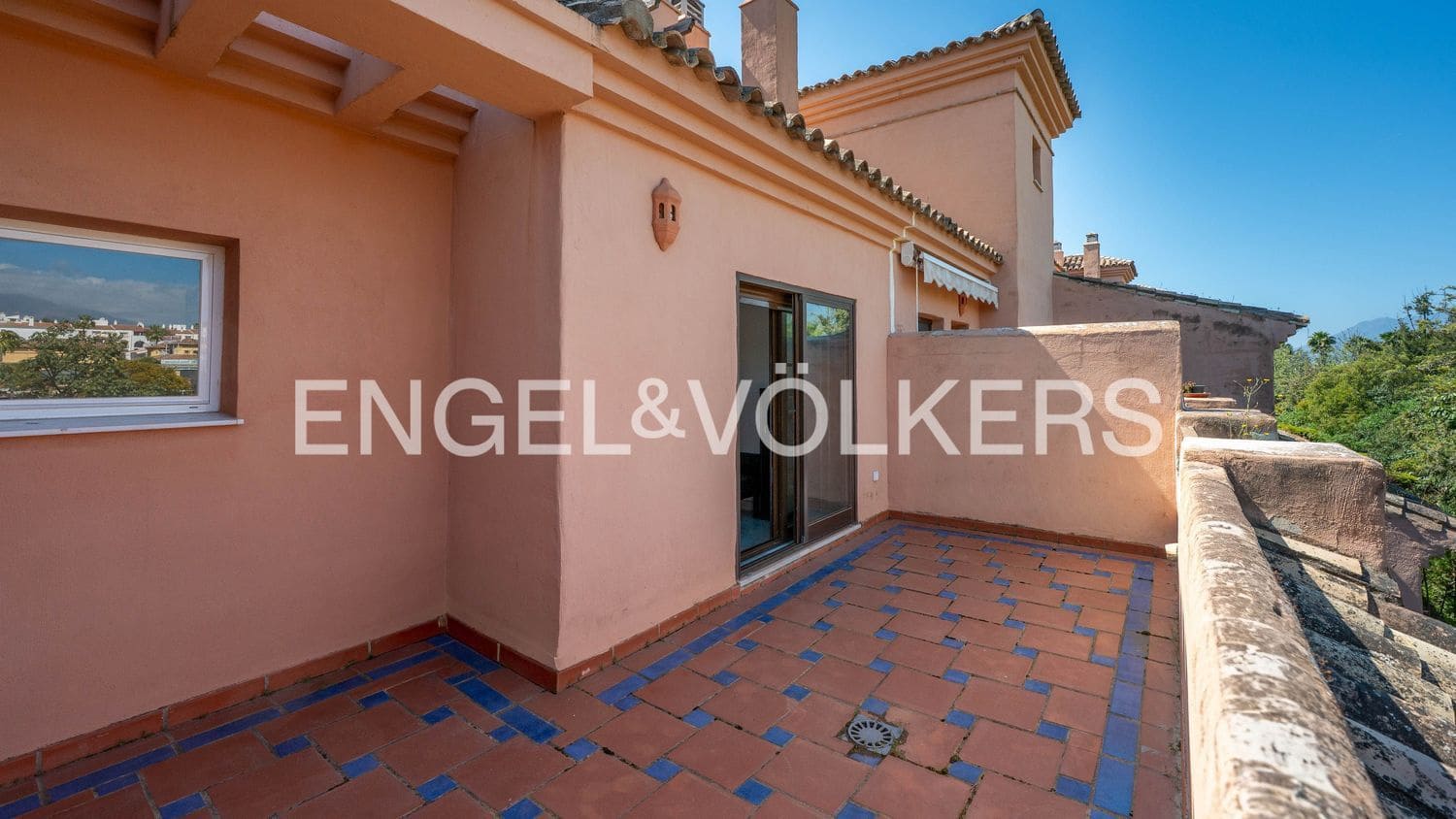 3 bedroom Apartment for sale in New Golden Mile with pool garage - € 785,000 (Ref: 9751505)