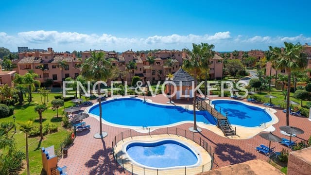 3 sovrum Lägenhet till salu i Atalaya-Isdabe, Estepona med pool garage - 785 000 € (Ref: 9751505)