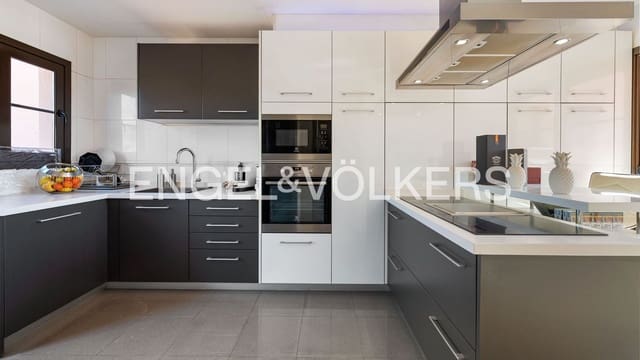 3 sovrum Lägenhet till salu i Atalaya-Isdabe, Estepona med pool garage - 785 000 € (Ref: 9751505)