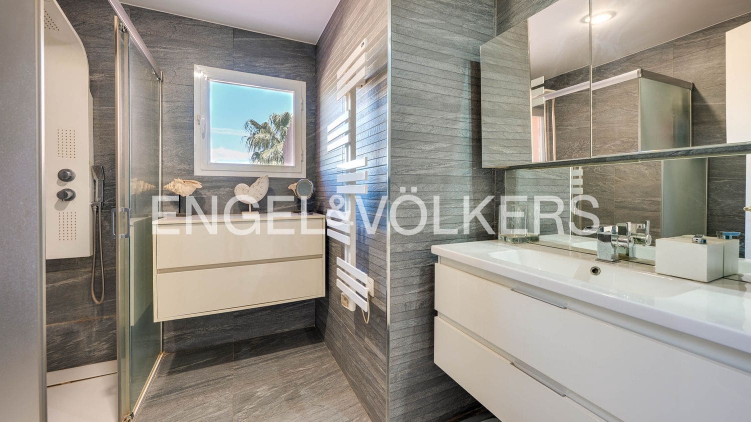 3 bedroom Apartment for sale in New Golden Mile with pool garage - € 785,000 (Ref: 9751505)