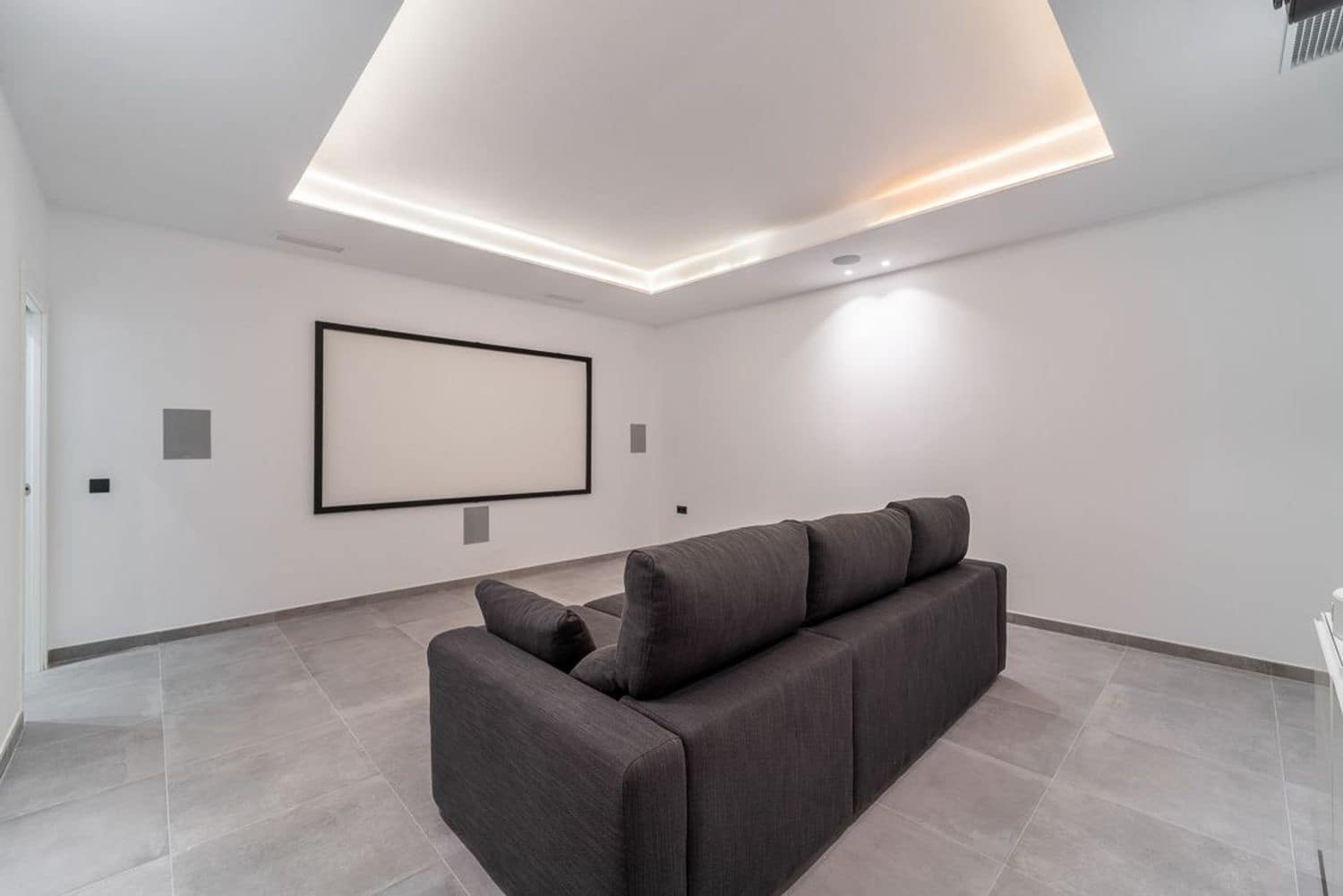 3 soveværelse Villa til salg i Estepona med swimmingpool garage - € 1.400.000 (Ref: 9755103)