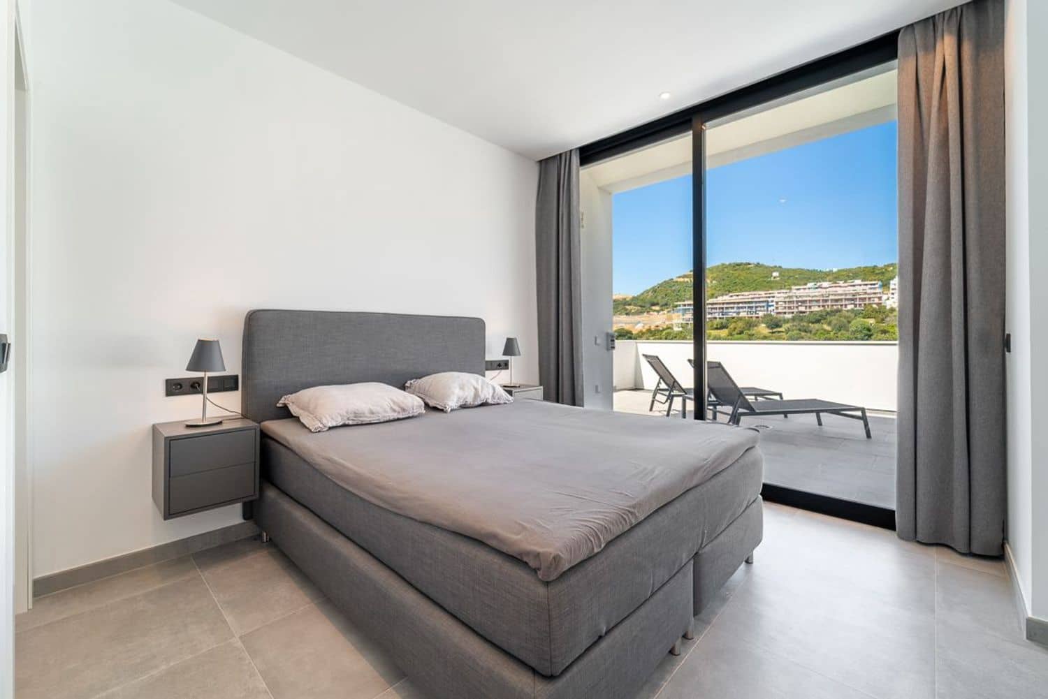 3 soveværelse Villa til salg i Estepona med swimmingpool garage - € 1.400.000 (Ref: 9755103)