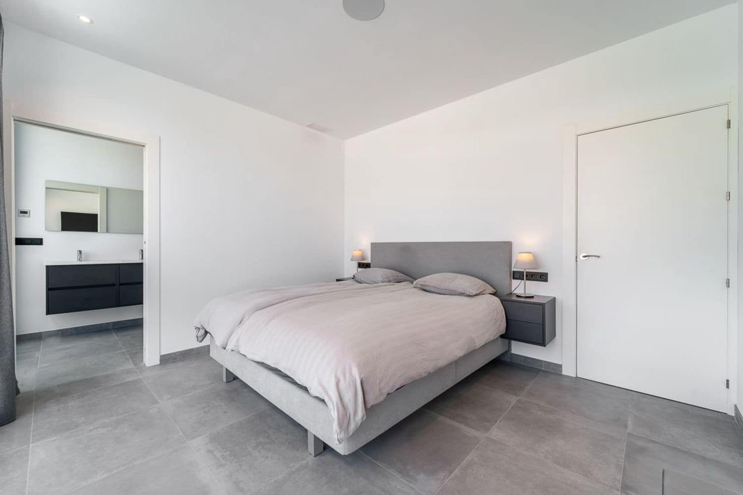 3 soveværelse Villa til salg i Estepona med swimmingpool garage - € 1.400.000 (Ref: 9755103)