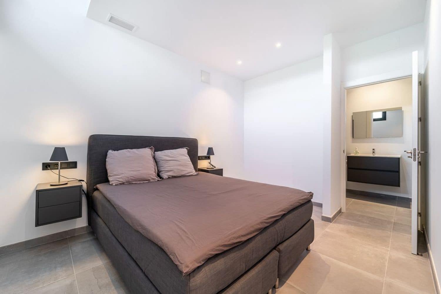 3 soveværelse Villa til salg i Estepona med swimmingpool garage - € 1.400.000 (Ref: 9755103)