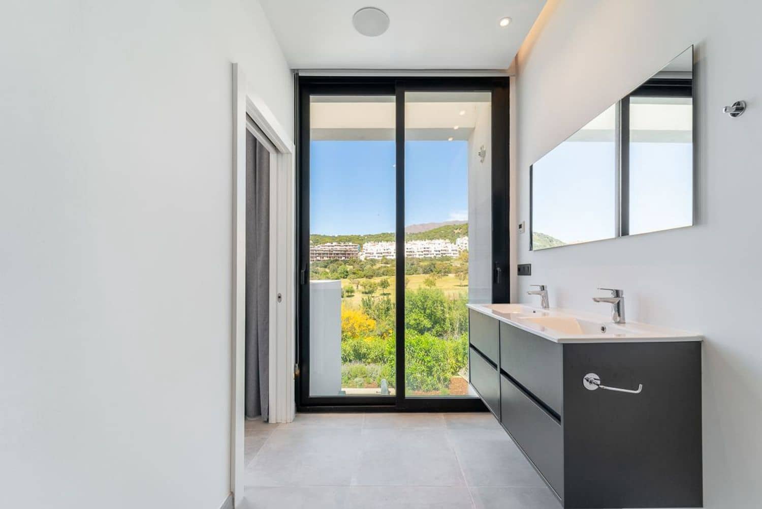 3 soveværelse Villa til salg i Estepona med swimmingpool garage - € 1.400.000 (Ref: 9755103)