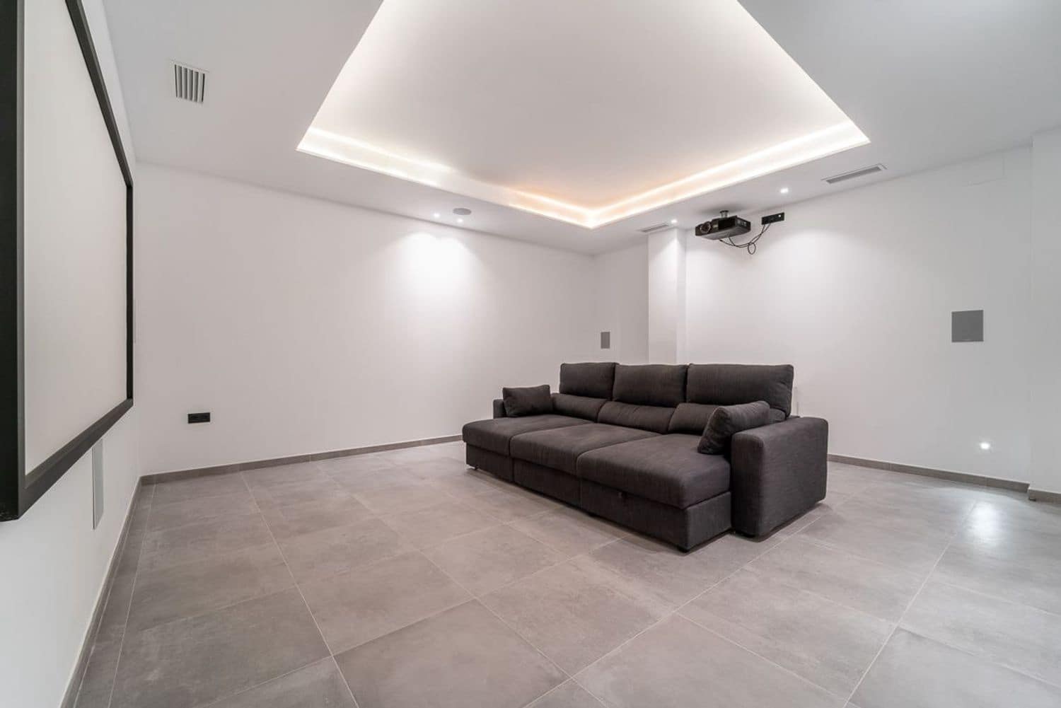 3 soveværelse Villa til salg i Estepona med swimmingpool garage - € 1.400.000 (Ref: 9755103)