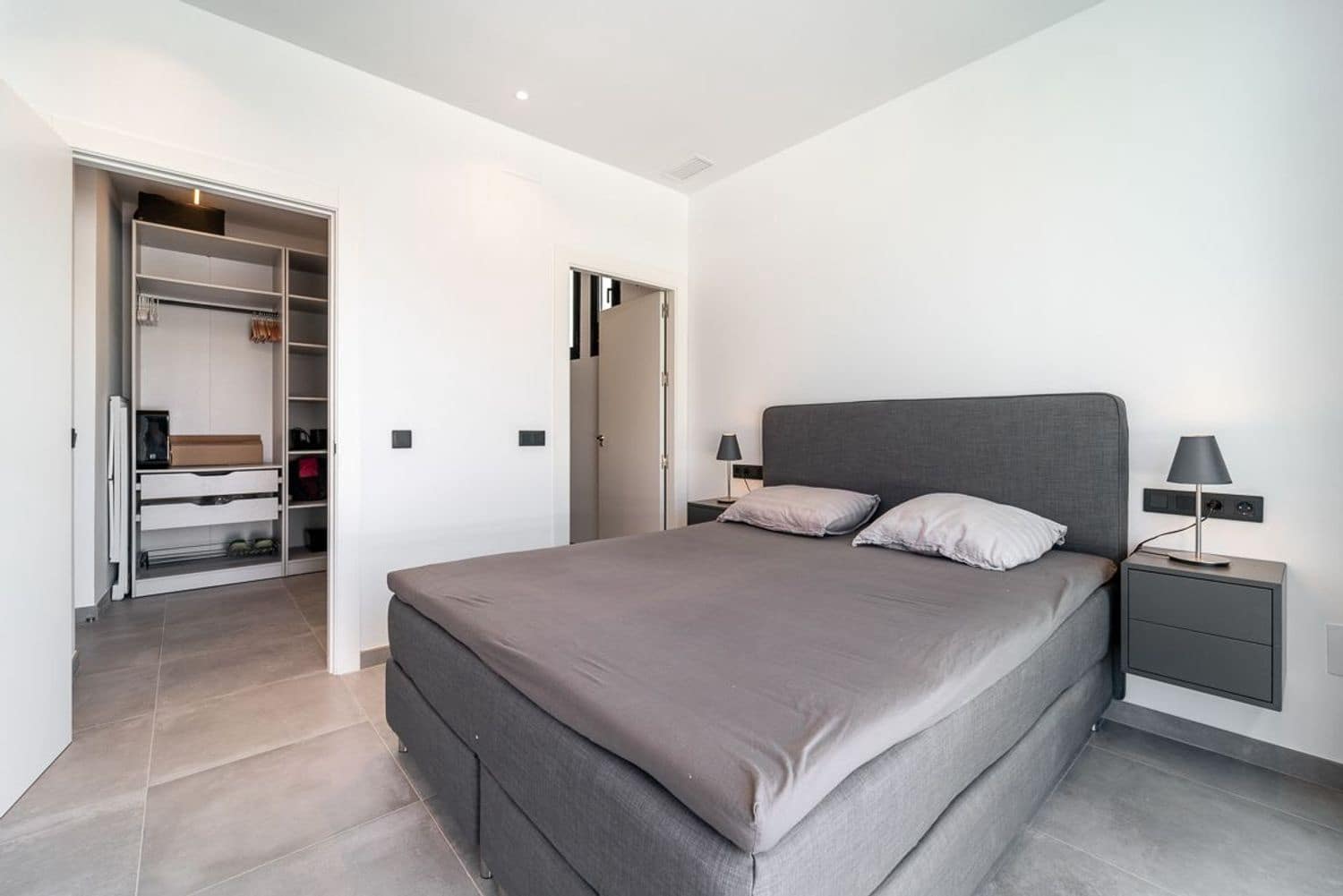 3 soveværelse Villa til salg i Estepona med swimmingpool garage - € 1.400.000 (Ref: 9755103)