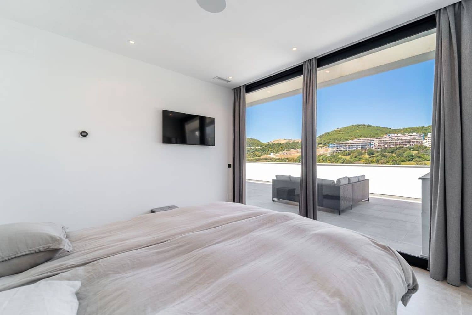 3 soveværelse Villa til salg i Estepona med swimmingpool garage - € 1.400.000 (Ref: 9755103)