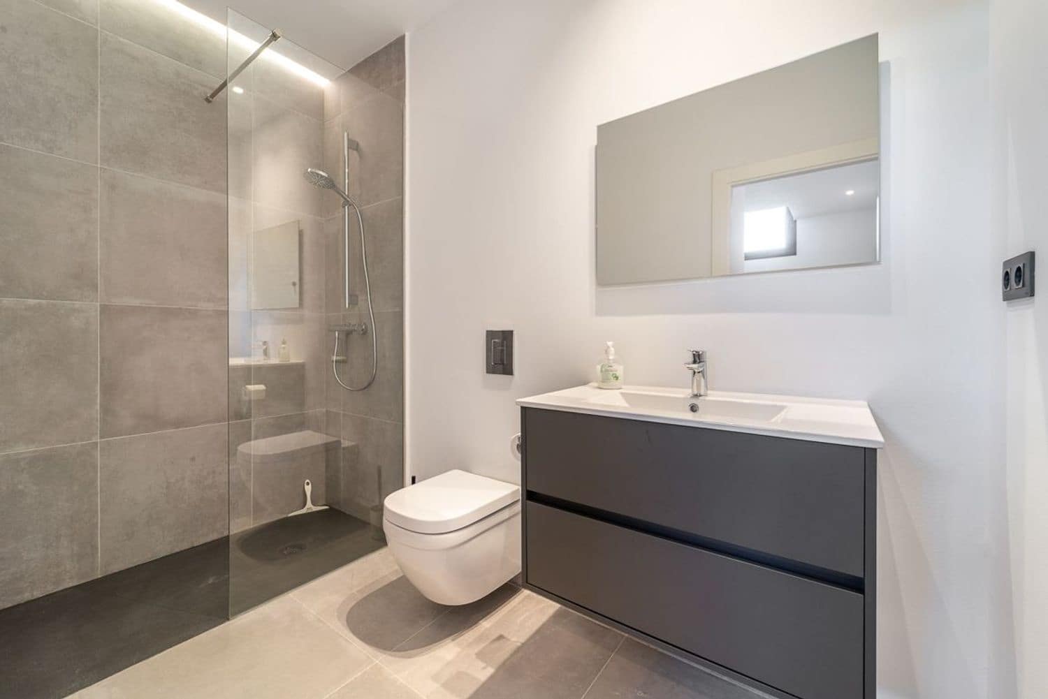 3 soveværelse Villa til salg i Estepona med swimmingpool garage - € 1.400.000 (Ref: 9755103)