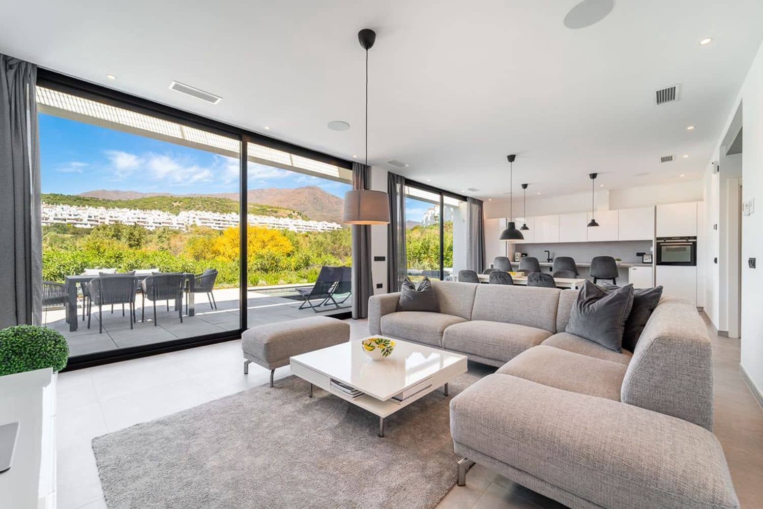 3 soveværelse Villa til salg i Estepona med swimmingpool garage - € 1.400.000 (Ref: 9755103)