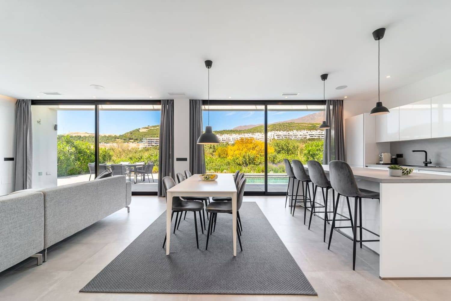 3 soveværelse Villa til salg i Estepona med swimmingpool garage - € 1.400.000 (Ref: 9755103)