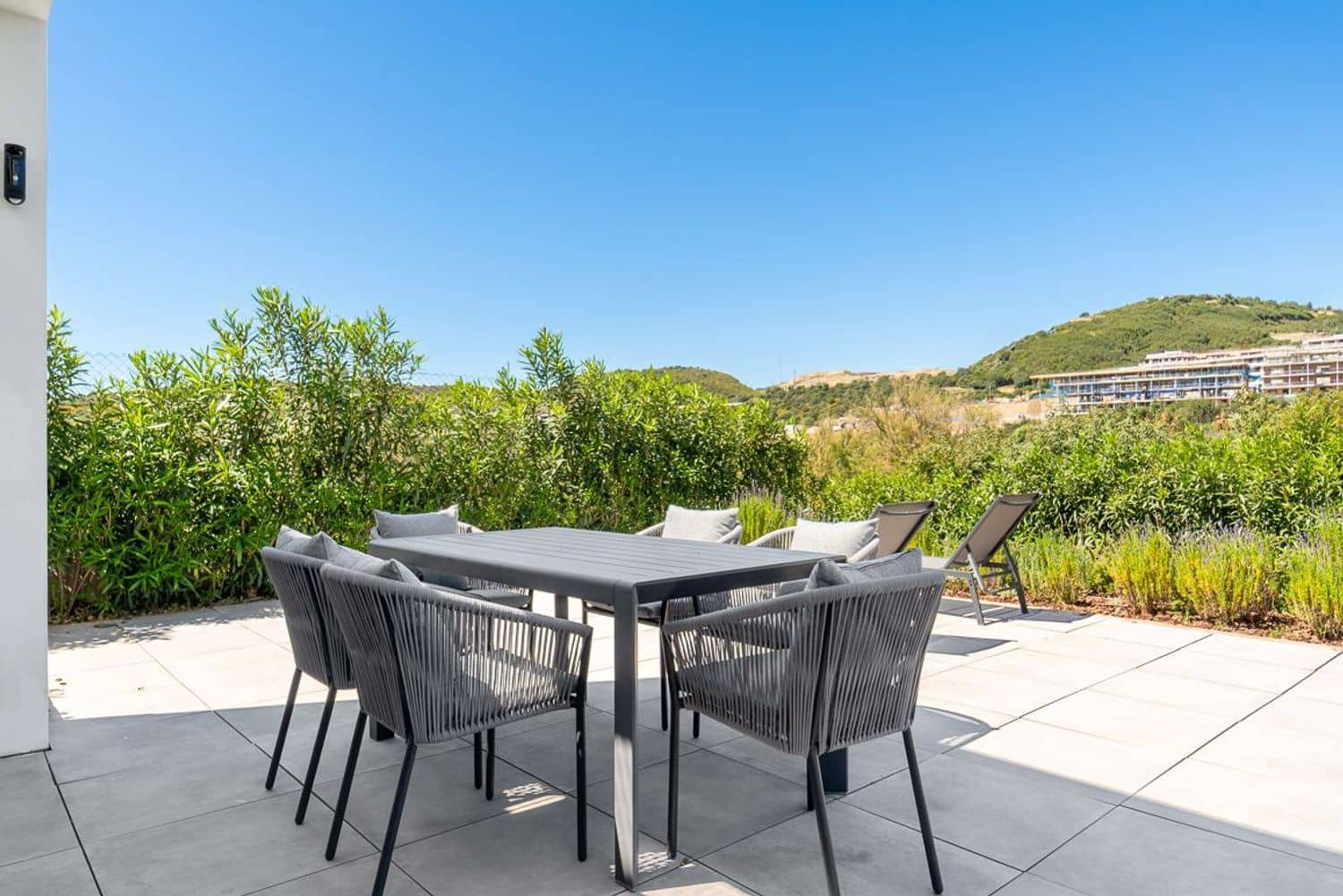 3 soveværelse Villa til salg i Estepona med swimmingpool garage - € 1.400.000 (Ref: 9755103)