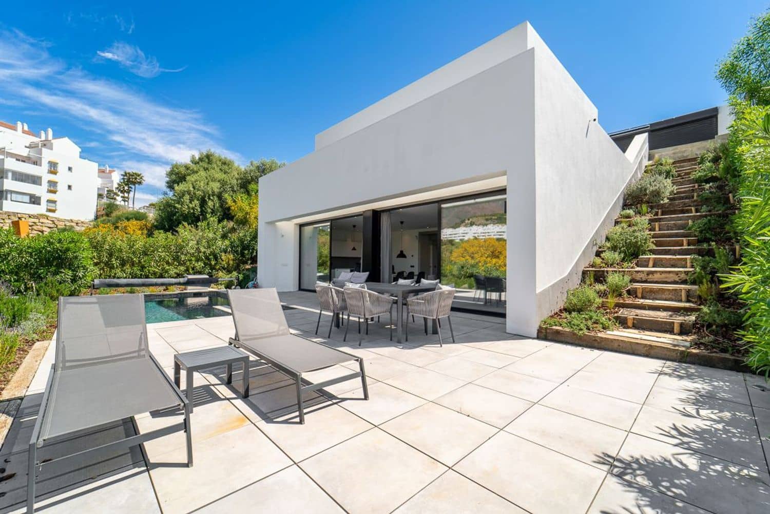 3 soveværelse Villa til salg i Estepona med swimmingpool garage - € 1.400.000 (Ref: 9755103)