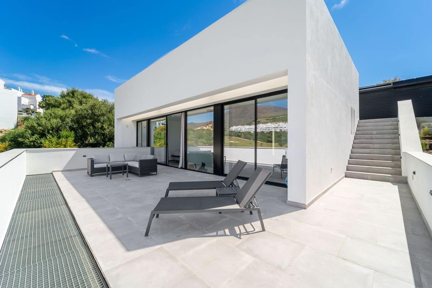 3 soveværelse Villa til salg i Estepona med swimmingpool garage - € 1.400.000 (Ref: 9755103)