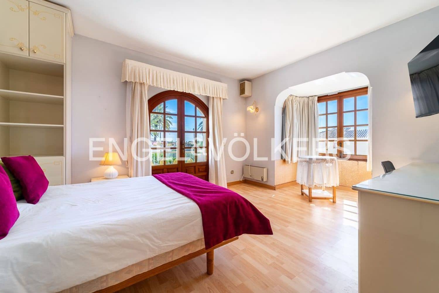 5 sovrum Villa till salu i Estepona med pool garage - 1 850 000 € (Ref: 9755104)