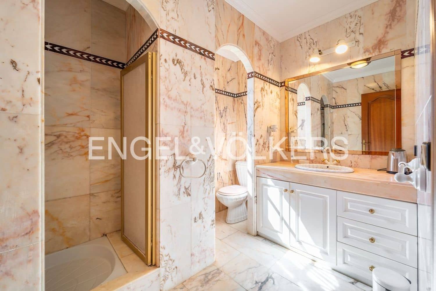 5 sovrum Villa till salu i Estepona med pool garage - 1 850 000 € (Ref: 9755104)