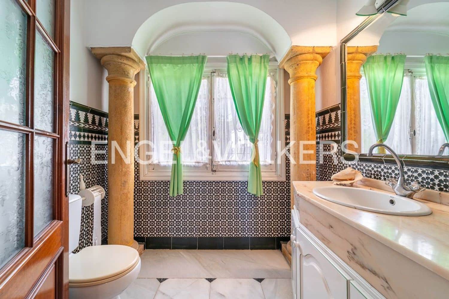 5 sovrum Villa till salu i Estepona med pool garage - 1 850 000 € (Ref: 9755104)