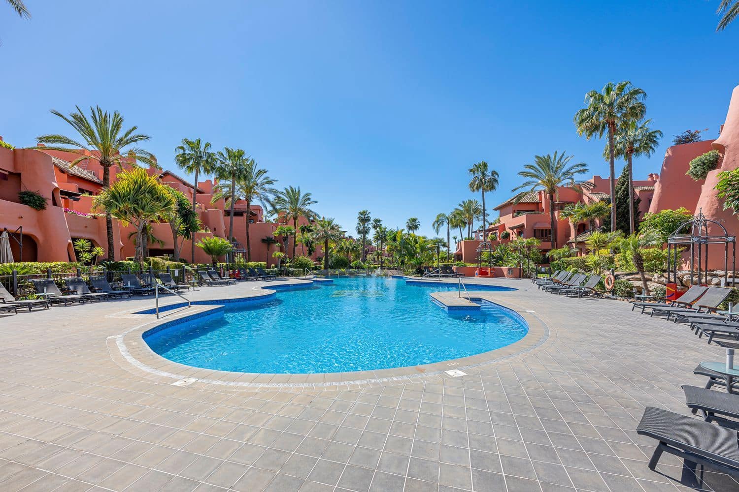 3 camera da letto Appartamento in vendita in New Golden Mile con piscina garage - 4.995.000 € (Rif: 9780008)