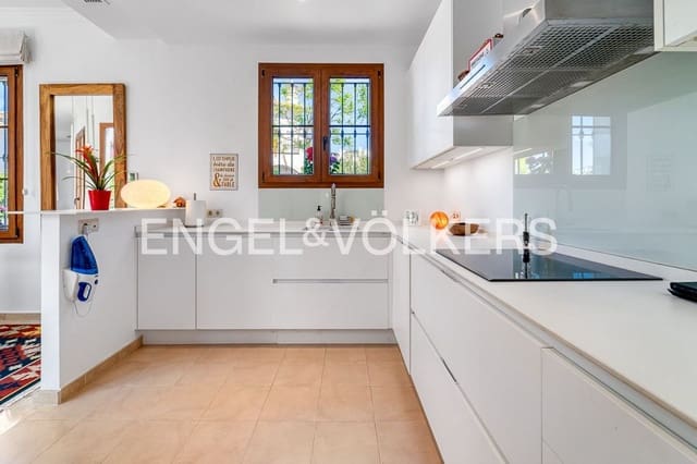 4 slaapkamer Villa te koop in La Concha - Resina Golf, Estepona met zwembad garage - € 1.190.000 (Ref: 9789990)