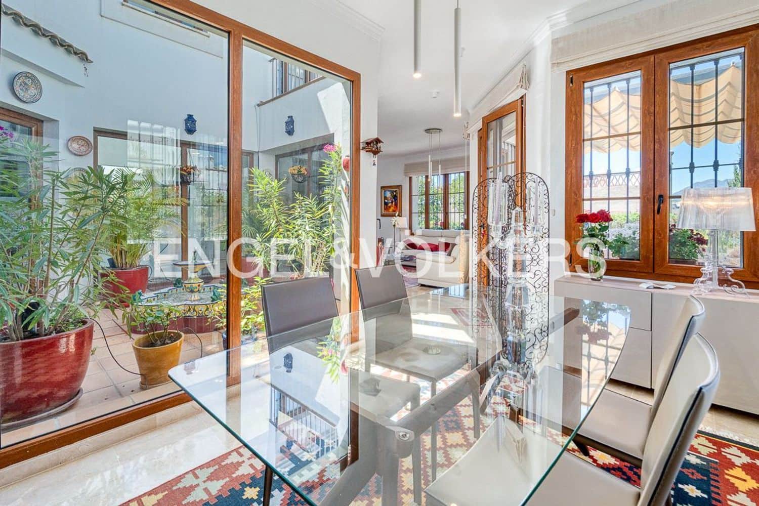 4 slaapkamer Villa te koop in Estepona met zwembad garage - € 1.190.000 (Ref: 9789990)