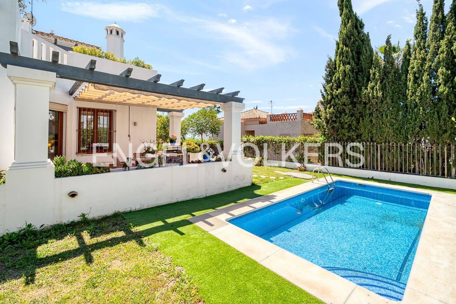 4 slaapkamer Villa te koop in Estepona met zwembad garage - € 1.190.000 (Ref: 9789990)