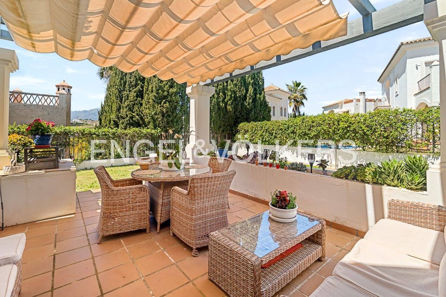 4 slaapkamer Villa te koop in Estepona met zwembad garage - € 1.190.000 (Ref: 9789990)