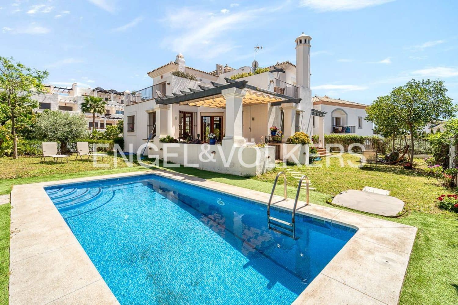 4 slaapkamer Villa te koop in Estepona met zwembad garage - € 1.190.000 (Ref: 9789990)