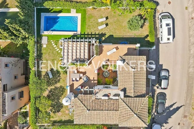 4 slaapkamer Villa te koop in La Concha - Resina Golf, Estepona met zwembad garage - € 1.190.000 (Ref: 9789990)