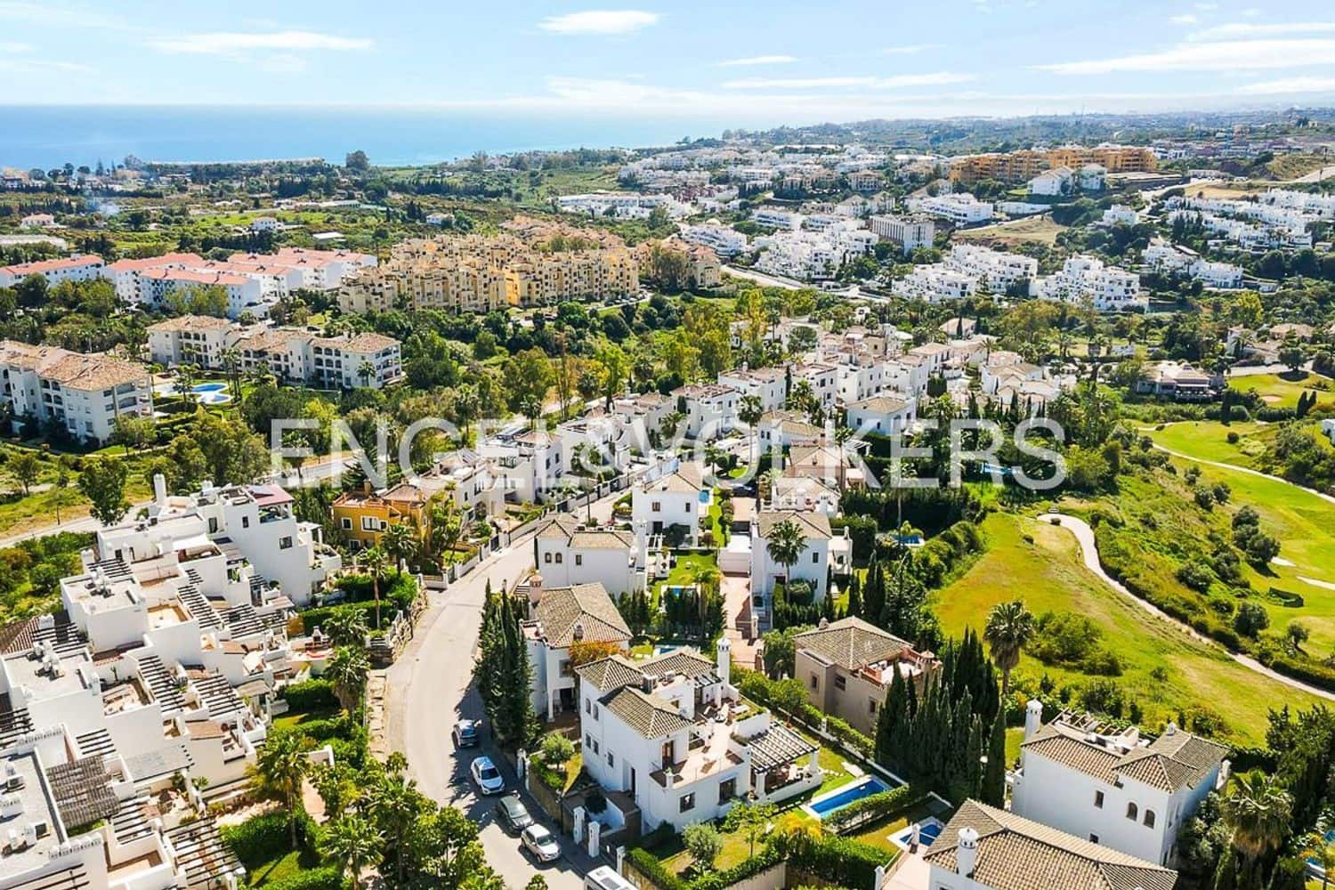 4 slaapkamer Villa te koop in Estepona met zwembad garage - € 1.190.000 (Ref: 9789990)