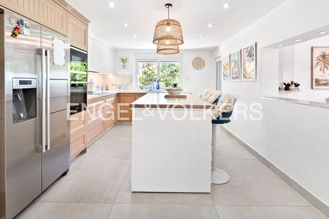 6 soverom Villa til salgs i El Padrón, Estepona med svømmebasseng garasje - € 1 550 000 (Ref: 9789991)